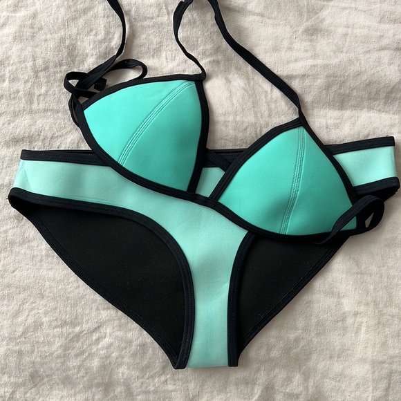 TRIANGL neoprene bikini, size S top, size M bottom - Picture 4 of 7